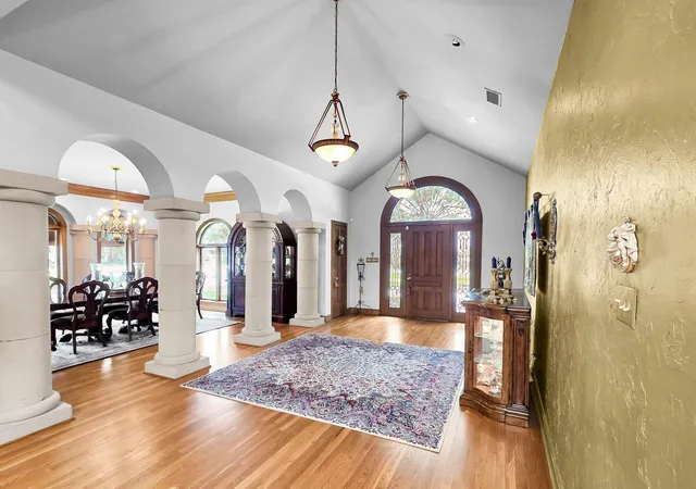 Photo 4 of Single family home for sale at 3 Bayou Bend, Beaumont, TX 77706 | MLS# 10525758 | Listing updated on 2026-10-06