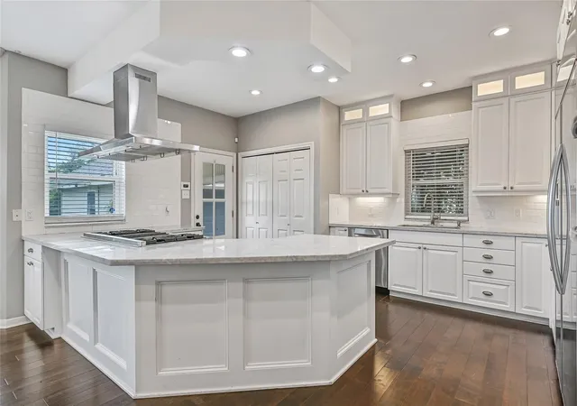 Photo 3 of Sale Pending at 20 Campeche Ests Dr, Galveston, TX 77554 | MLS# 39023327 | Listing updated on 2026-08-30