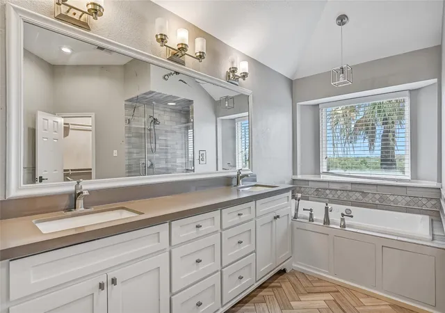 Photo 4 of Sale Pending at 20 Campeche Ests Dr, Galveston, TX 77554 | MLS# 39023327 | Listing updated on 2026-08-30