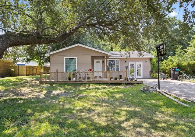 1st image of 315 N 3rd St, Nederland, TX 77627 | MLS# 83503766