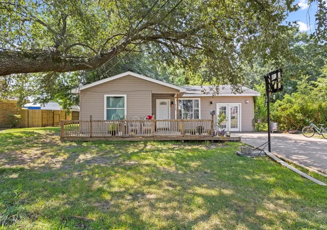 2nd image of 315 N 3rd St, Nederland, TX 77627 | MLS# 83503766