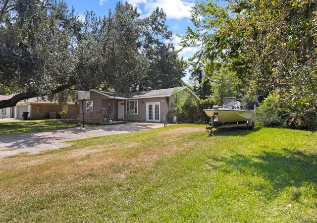 Photo 3 of Single family home for sale at 315 N 3rd St, Nederland, TX 77627 | MLS# 83503766 | Listing updated on 2026-08-24