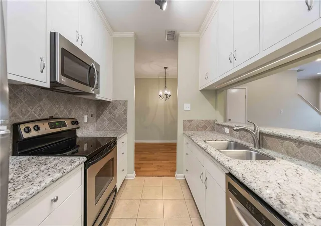 5th image of 9850 Pagewood Ln, Houston, TX 77042