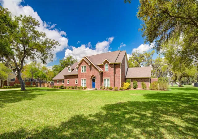 Homes for sale in Lake Jackson, TX | 212 Teakwood St, Lake Jackson, TX 77566 | MLS# 4556643