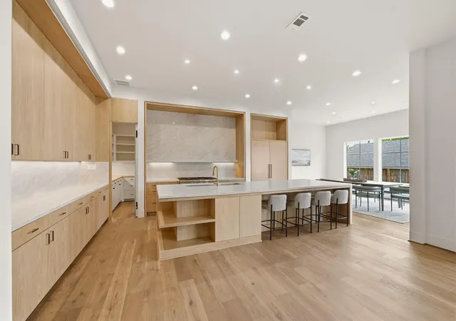 Photo 3 of Single family home for sale at 2015 Harvard St, Houston, TX 77008 | MLS# 7670973 | Listing updated on 2026-08-29