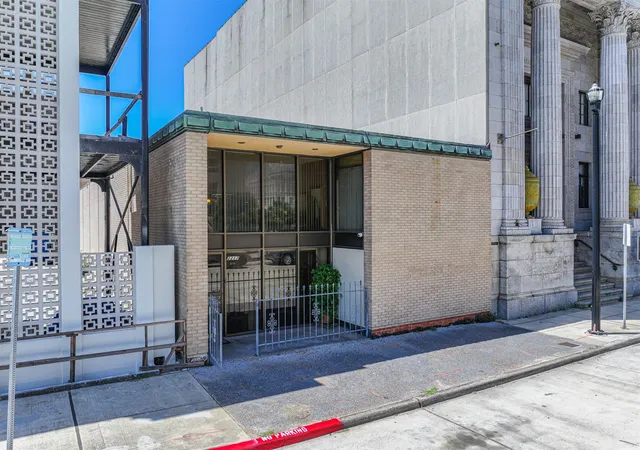 1st image of 2217 Market St, Galveston, TX 77550 | MLS# 90136472