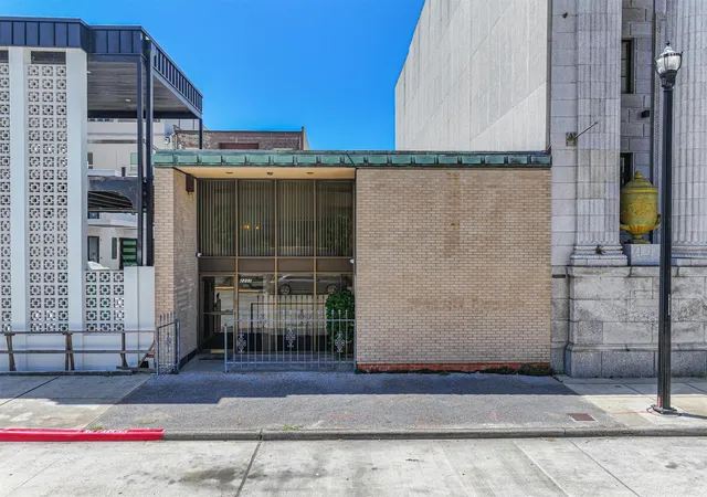 2nd image of 2217 Market St, Galveston, TX 77550 | MLS# 90136472