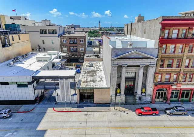 3rd image of 2217 Market St, Galveston, TX 77550 | MLS# 90136472