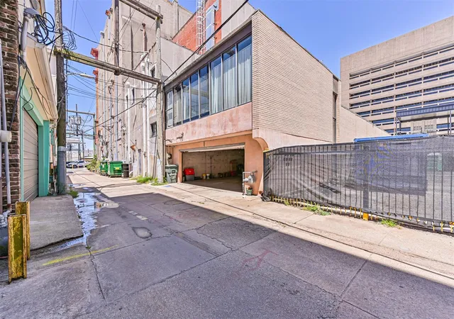 44th image of 2217 Market St, Galveston, TX 77550 | MLS# 90136472