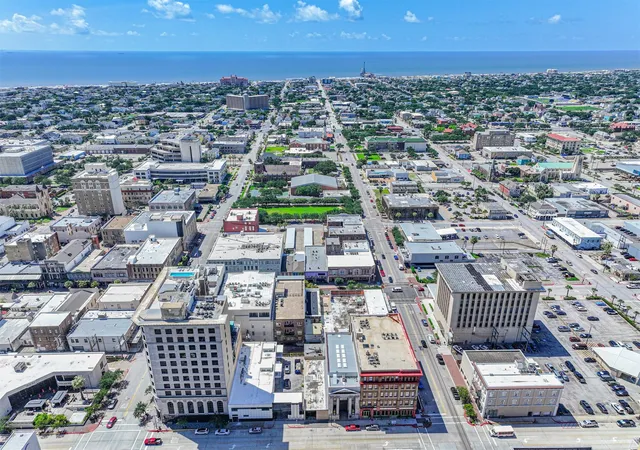 4th image of 2217 Market St, Galveston, TX 77550 | MLS# 90136472