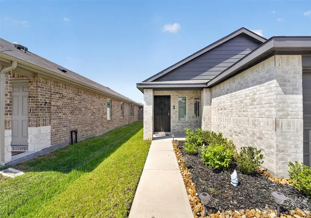 Photo 2 of Single family home for sale at 5619 Avalon Woods Dr, Spring, TX 77373 | MLS# 36422374 | Listing updated on 2026-09-01