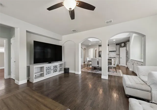 5th image of 916 Marion Farm Rd, Little Elm, TX 75068 | MLS# 19866881