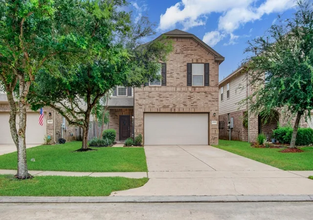 1st image of 6882 Dogwood Cliff Ln, Dickinson, TX 77539 | MLS# 66931243