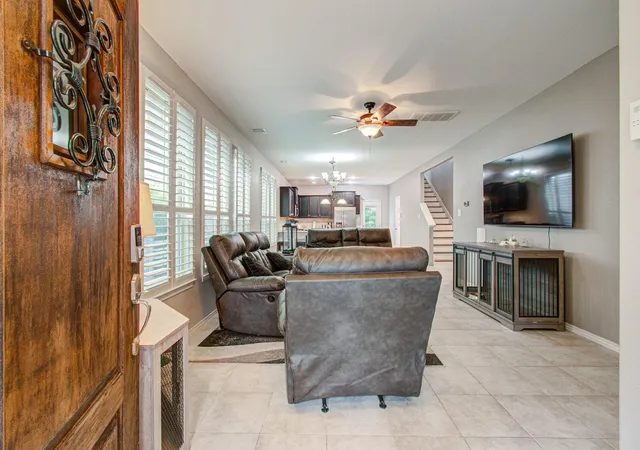 3rd image of 6882 Dogwood Cliff Ln, Dickinson, TX 77539 | MLS# 66931243