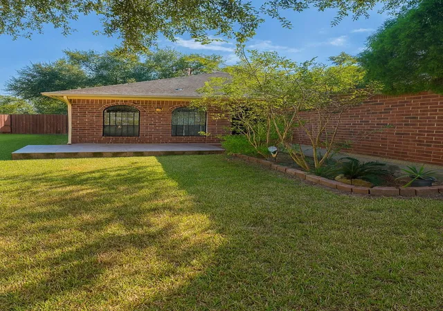 Photo 2 of Single family home for sale at 3335 Bandell Dr, Houston, TX 77045 | MLS# 59430735 | Listing updated on 2026-08-16