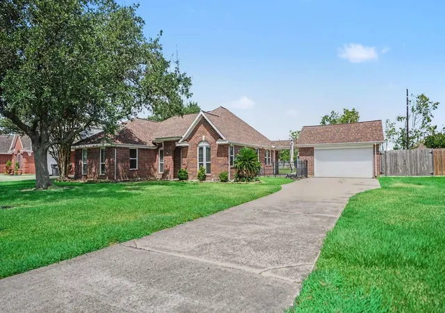 Photo 3 of Single family home for sale at 3119 Kathleen Dr, Mont Belvieu, TX 77523 | MLS# 65627484 | Listing updated on 2026-09-15