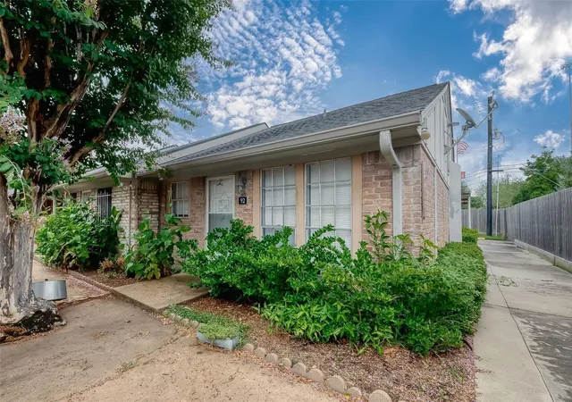 Photo 1 of Condo for sale at 1016 Tri Oaks Ln #92, Houston, TX 77043 | MLS# 22709634 | Listing updated on 2026-06-08