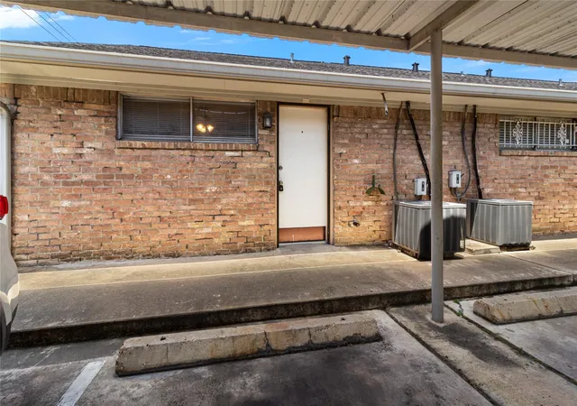 Photo 3 of Condo for sale at 1016 Tri Oaks Ln #92, Houston, TX 77043 | MLS# 22709634 | Listing updated on 2026-06-08