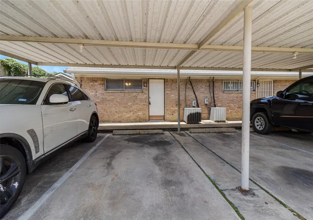 Photo 3 of Condo for sale at 1016 Tri Oaks Ln #92, Houston, TX 77043 | MLS# 22709634 | Listing updated on 2026-06-08