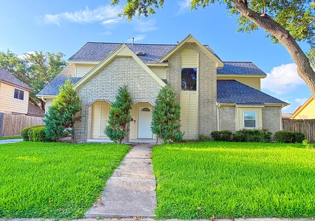 Photo 1 of Sale Pending at 2210 Redcliff Dr, Missouri City, TX 77489 | MLS# 9155900 | Listing updated on 2026-09-17