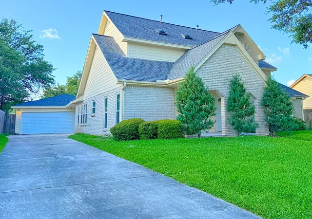 Photo 2 of Sale Pending at 2210 Redcliff Dr, Missouri City, TX 77489 | MLS# 9155900 | Listing updated on 2026-09-17