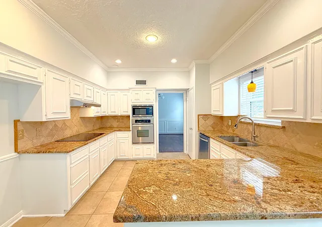 Photo 3 of Sale Pending at 2210 Redcliff Dr, Missouri City, TX 77489 | MLS# 9155900 | Listing updated on 2026-09-17