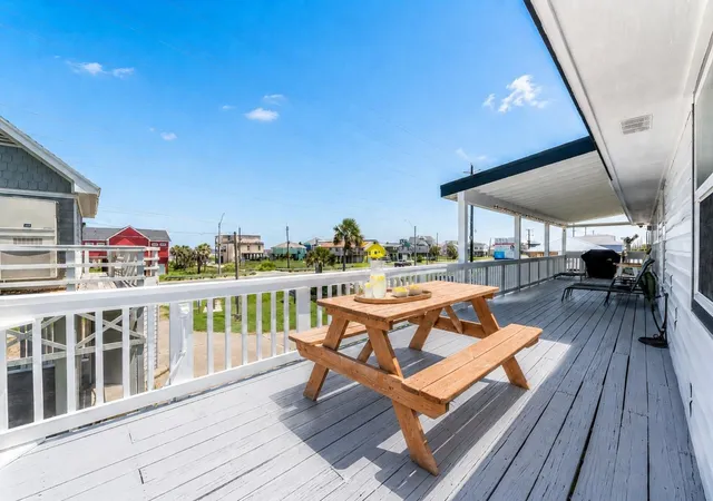 4th image of 4235 San Jacinto Dr, Galveston, TX 77554 | MLS# 83596267