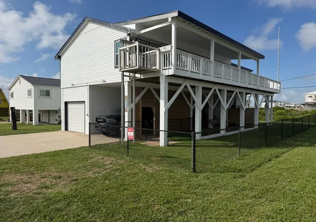 5th image of 4235 San Jacinto Dr, Galveston, TX 77554 | MLS# 83596267