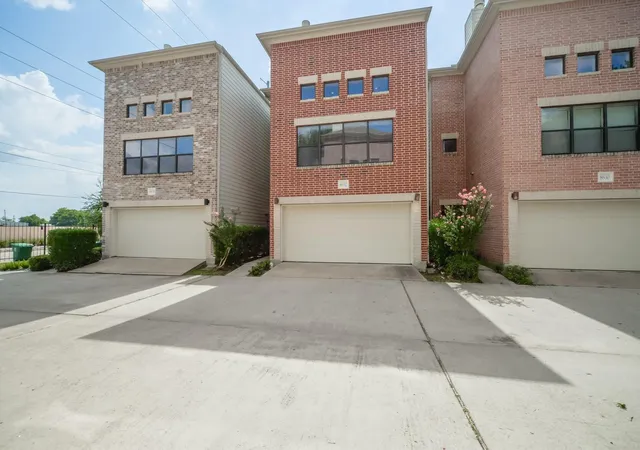 2nd image of 8632 Meadowcroft Dr, Houston, TX 77063 | MLS# 50673994