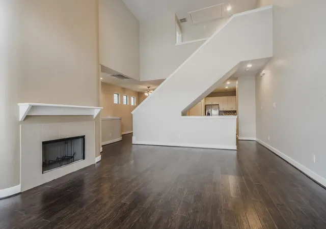 4th image of 8632 Meadowcroft Dr, Houston, TX 77063 | MLS# 50673994