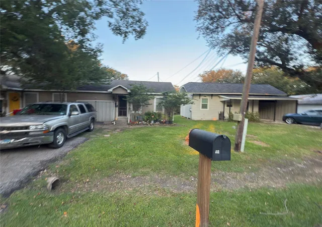2nd image of 404 West 3rd St, League City, TX 77573 | MLS# 92931087