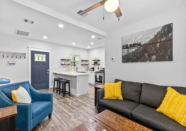 33rd image of 404 West 3rd St, League City, TX 77573 | MLS# 92931087