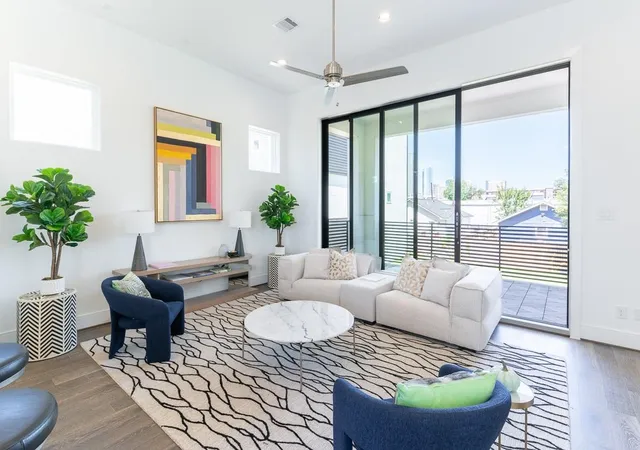 Photo 2 of Townhouse for sale at 2414d Canal, Houston, TX 77003 | MLS# 11078090 | Listing updated on 2026-09-11