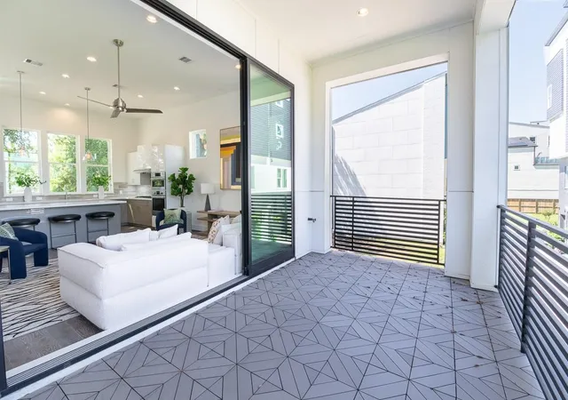 Photo 3 of Townhouse for sale at 2414d Canal, Houston, TX 77003 | MLS# 11078090 | Listing updated on 2026-09-11