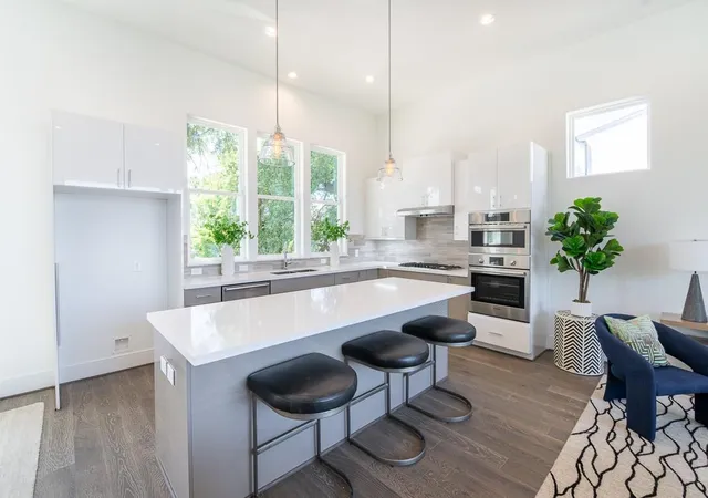 Photo 3 of Townhouse for sale at 2414D Canal, Houston, TX 77003 | MLS# 11078090 | Listing updated on 2026-09-11