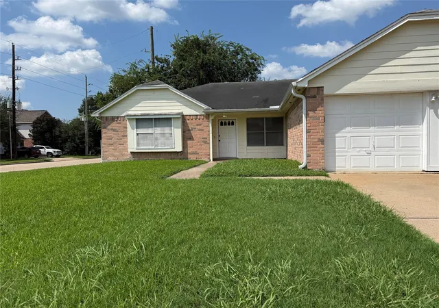 Photo 2 of Single family home for sale at 2103 Barrington Pl Dr, Sugar Land, TX 77478 | MLS# 73029569 | Listing updated on 2026-07-12