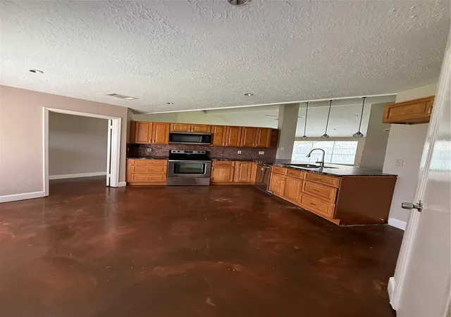 Photo 3 of Single family home for sale at 2103 Barrington Pl Dr, Sugar Land, TX 77478 | MLS# 73029569 | Listing updated on 2026-07-12