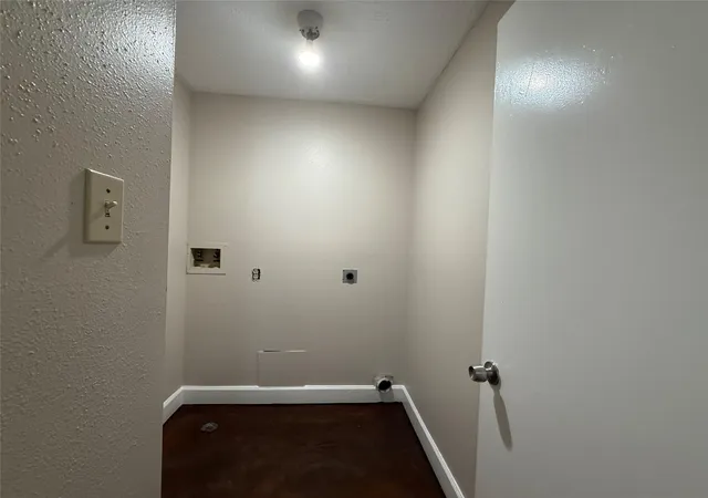 Photo 4 of Single family home for sale at 2103 Barrington Pl Dr, Sugar Land, TX 77478 | MLS# 73029569 | Listing updated on 2026-07-12