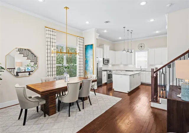 Photo 1 of Single family home for sale at 5809 E Post Oak Ln, Houston, TX 77055 | MLS# 95802307 | Listing updated on 2026-08-20