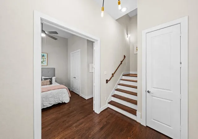 Photo 3 of Single family home for sale at 5809 E Post Oak Ln, Houston, TX 77055 | MLS# 95802307 | Listing updated on 2026-08-20
