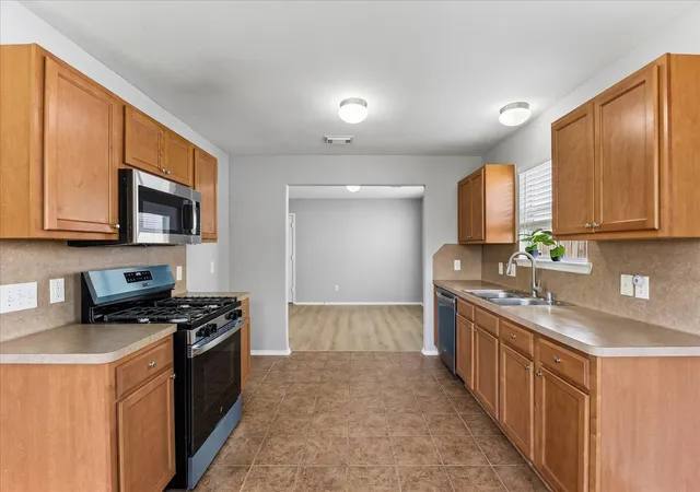 3rd image of 4918 Grasilla Dr, Houston, TX 77045 | MLS# 12663917