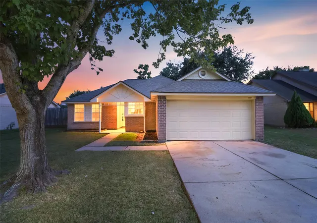 Photo 1 of Single family home for sale at 2807 Custer Dr, League City, TX 77573 | MLS# 48749818 | Listing updated on 2026-09-19
