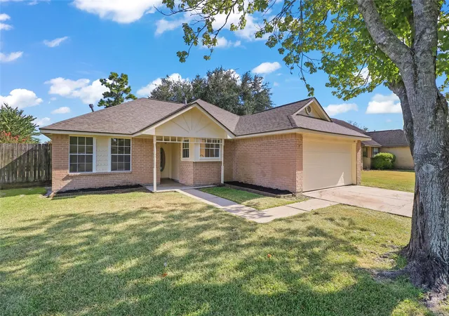 Photo 2 of Single family home for sale at 2807 Custer Dr, League City, TX 77573 | MLS# 48749818 | Listing updated on 2026-09-19