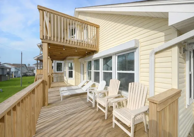 Photo 3 of Single family home for sale at 13723 Pirates Beach Blvd, Galveston, TX 77554 | MLS# 70136540 | Listing updated on 2026-09-01