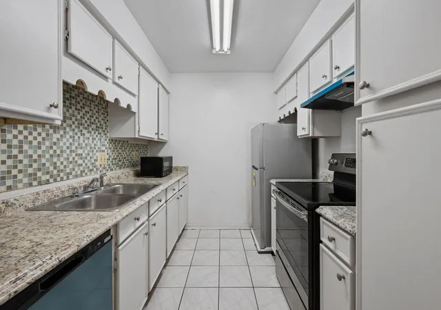 5th image of 4649 Wild Indigo St #337, Houston, TX 77027 | MLS# 73424284