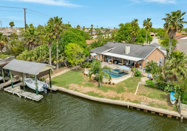 Photo 2 of Single family home for sale at 2413 Gerol Dr, Galveston, TX 77551 | MLS# 27994160 | Listing updated on 2026-06-30