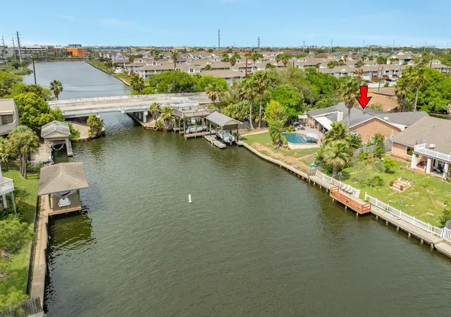 Photo 4 of Single family home for sale at 2413 Gerol Dr, Galveston, TX 77551 | MLS# 27994160 | Listing updated on 2026-06-30