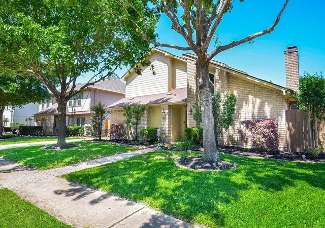 Photo 3 of Single family home for sale at 12506 Ella Lee Ln, Houston, TX 77077 | MLS# 7100158 | Listing updated on 2026-09-15