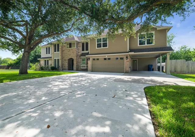 1st image of 705 Briarmeadow Ave, Friendswood, TX 77546 | MLS# 48069986