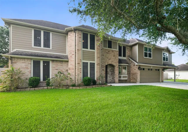 2nd image of 705 Briarmeadow Ave, Friendswood, TX 77546 | MLS# 48069986